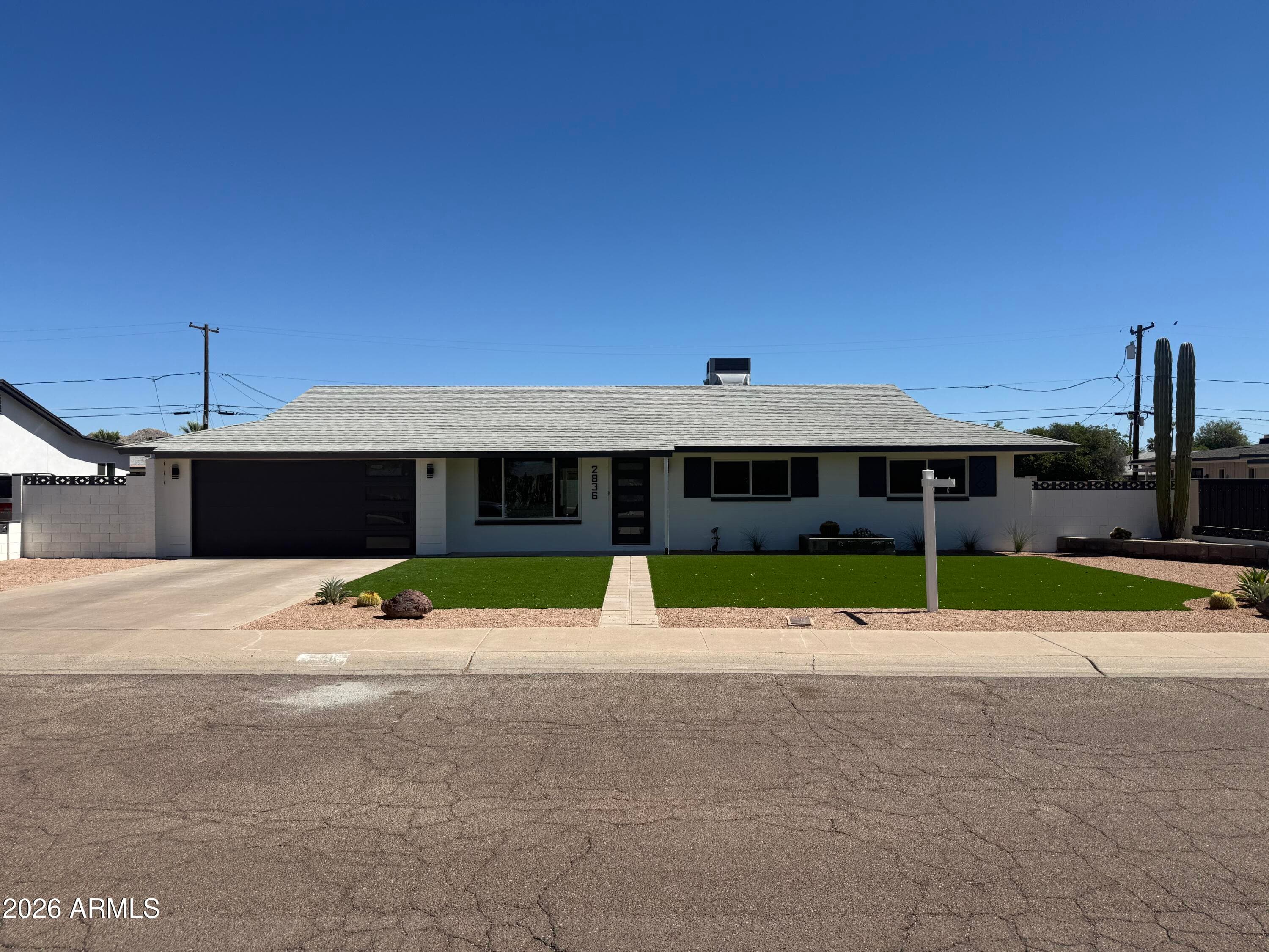 2836 E YUCCA Street